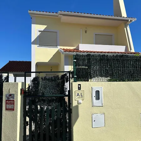 Extraordinary House At Fernao Ferro! Nyaraló
